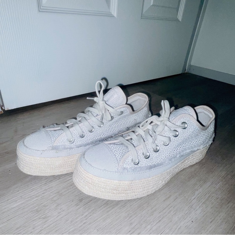Converse White/Blue Chuck Taylor Sneakers Classic Design